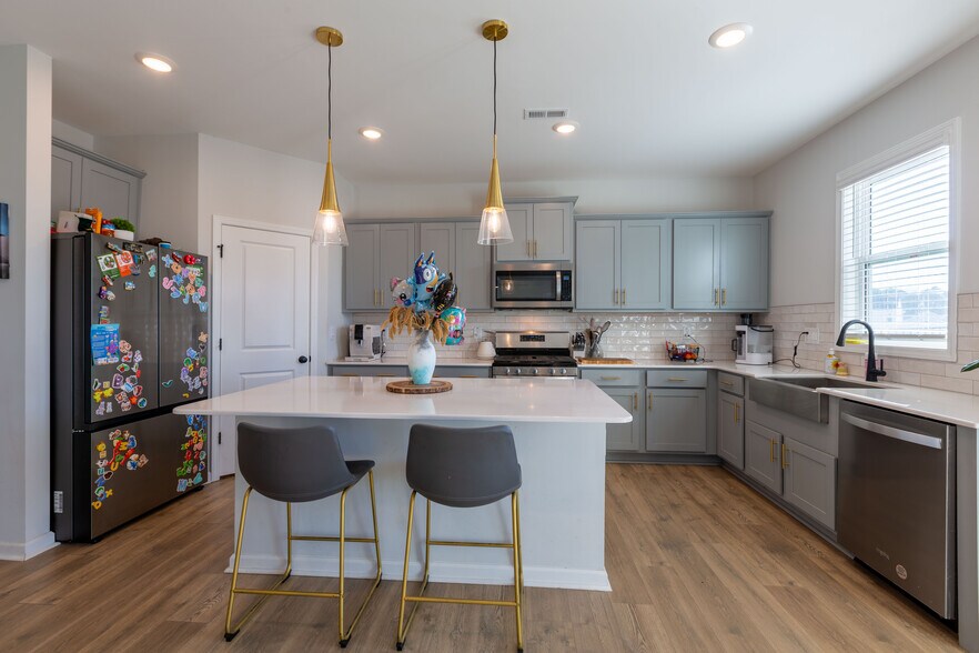 More Photos Of 1236 Shadow Shade Dr, Wake Forest Flex For Sale