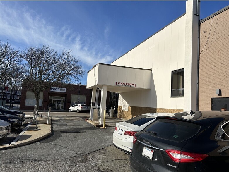 More Photos Of 162 Main St, Marlborough General Retail For Lease