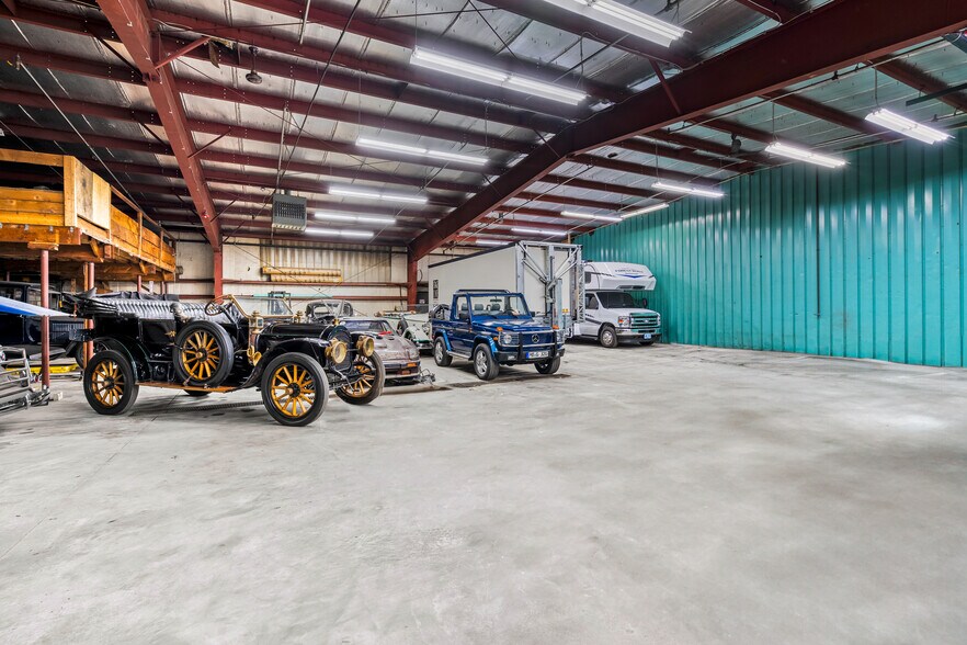More Photos Of 6 Lark Industrial Pky, Greenville Self Storage For Lease
