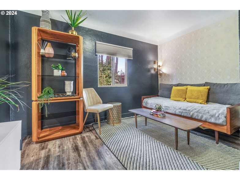 More Photos Of 1175 2nd St SE, Bandon Hotel For Sale