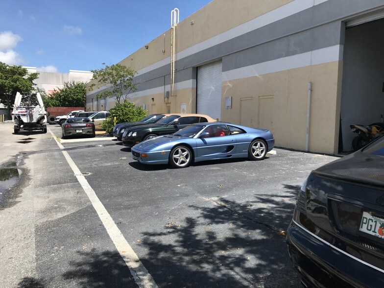 More Photos Of 2201 N Andrews Ave, Pompano Beach Showroom For Lease