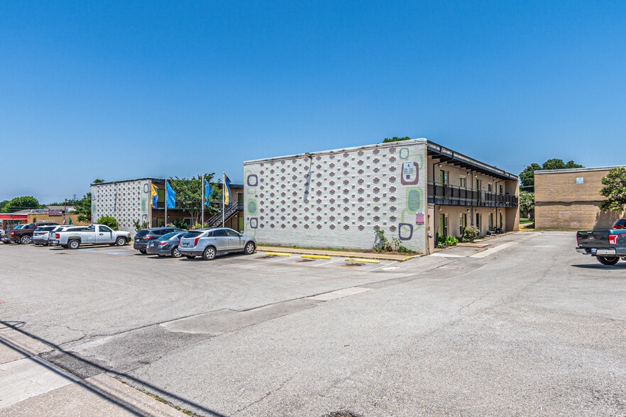 More Photos Of 450 E Hurst Blvd, Hurst Apartments For Sale