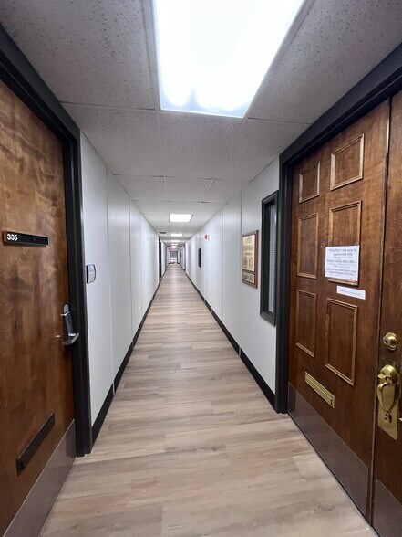 More Photos Of 3675 S Noland Rd, Independence Office Residential For Lease