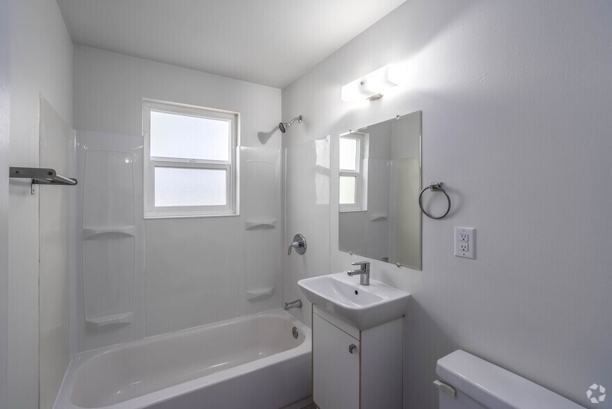 More Photos Of 512 5th Ave W, Seattle Apartments For Sale