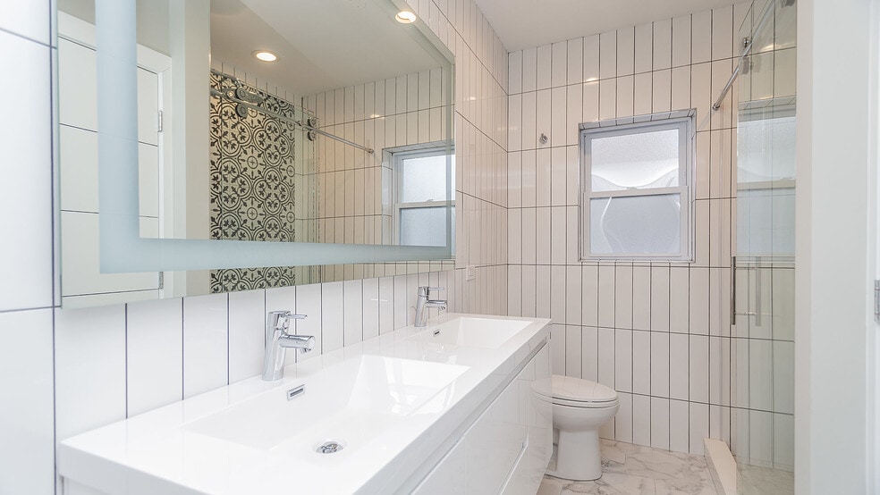 More Photos Of 3124 N Broadway, Chicago Storefront Retail Residential For Sale