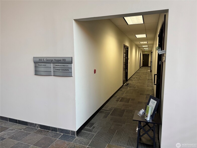 More Photos Of 325 E George Hopper Rd, Burlington Office For Sale