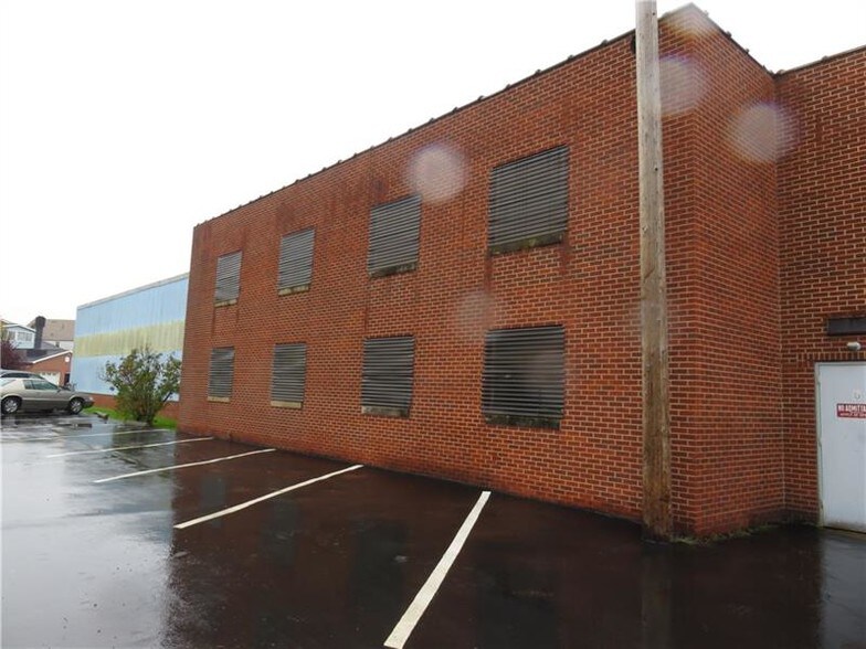 More Photos Of 416 Pittsburgh Cir, Ellwood City Warehouse For Sale