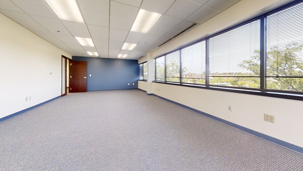 More Photos Of 555 Briarwood Cir, Ann Arbor Office For Lease