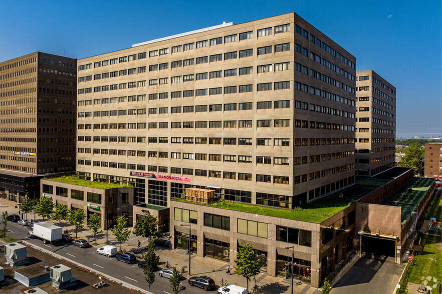 Primary Photo Of 433 Rue Chabanel O, Montréal Office For Lease