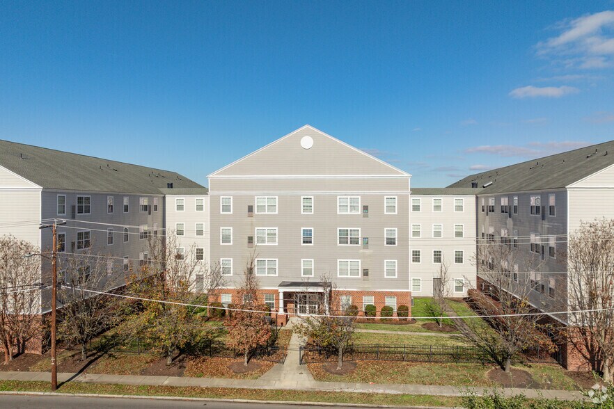 More Photos Of 900 County St, Portsmouth Apartments For Sale
