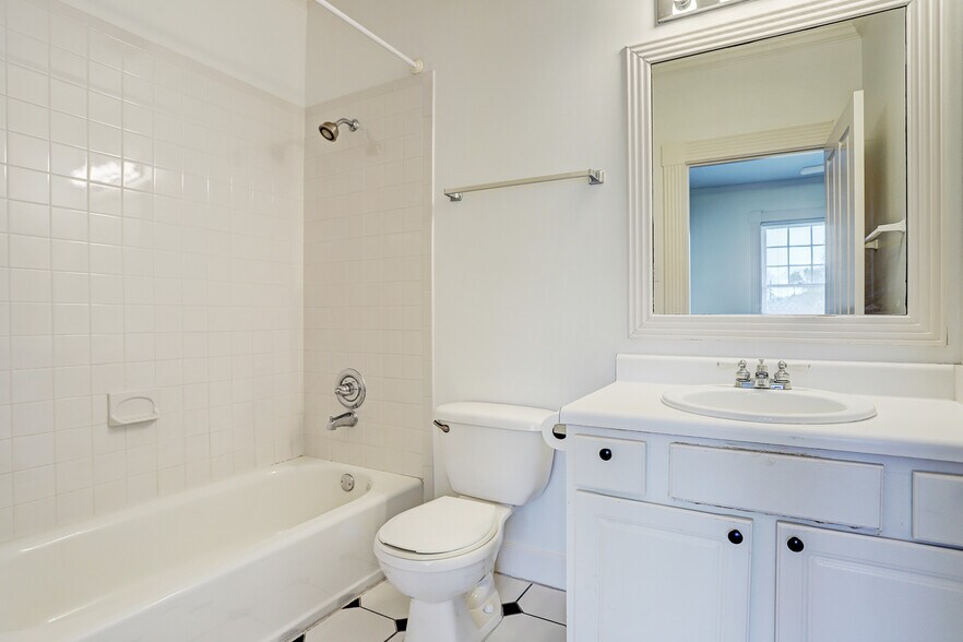 More Photos Of 1401 Castle Ct, Houston Office For Lease