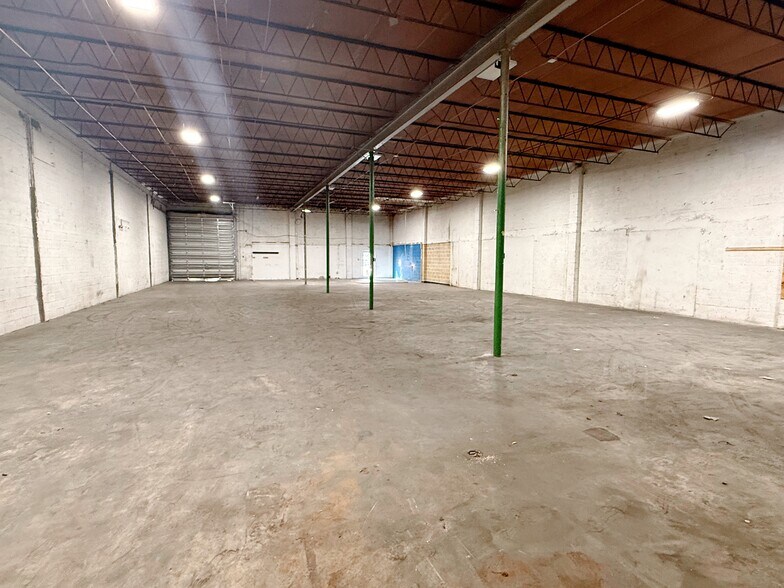 More Photos Of 3580 NW 54th St, Miami Warehouse For Lease
