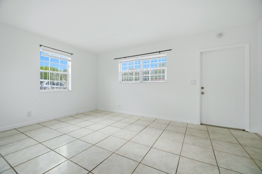 More Photos Of 823-825 NW 9th St, Hallandale Beach Apartments For Sale
