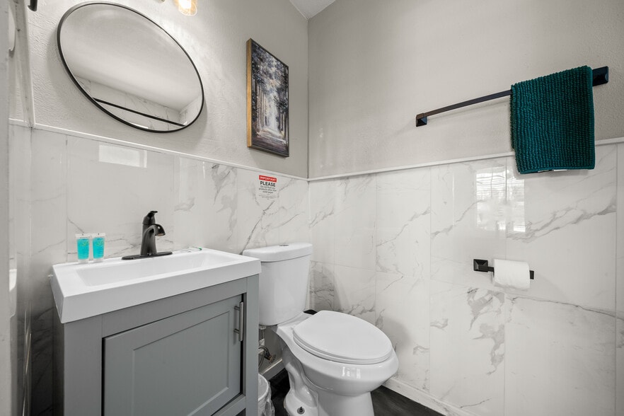 More Photos Of 215 S Pine Ave, Ocala Hotel For Sale