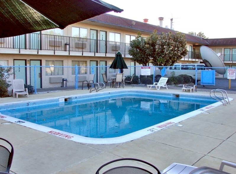 More Photos Of 900 Realtor Ave, Texarkana Hotel For Sale