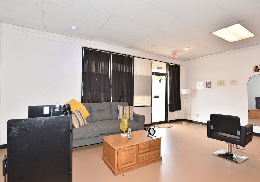 More Photos Of 2400-2408 8th Ave, Greeley Storefront Retail Office For Lease