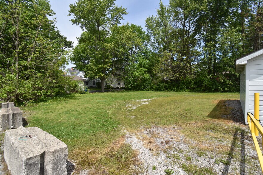 More Photos Of 132 N Main St, Hubbard Freestanding For Sale