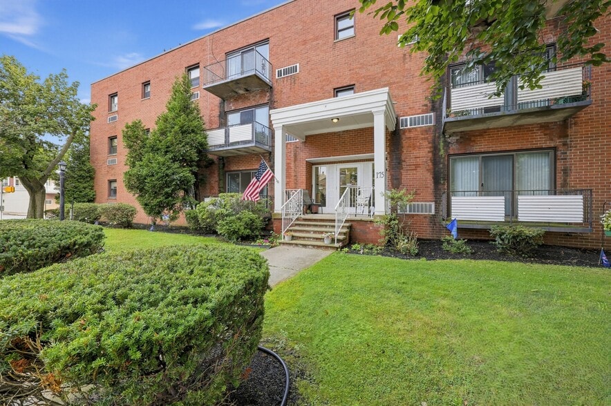 Primary Photo Of 175 N Vine St, Hazleton Apartments For Sale