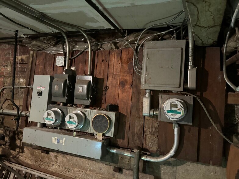 More Photos Of 24619 Jericho Tpke, Bellerose Convenience Store For Sale