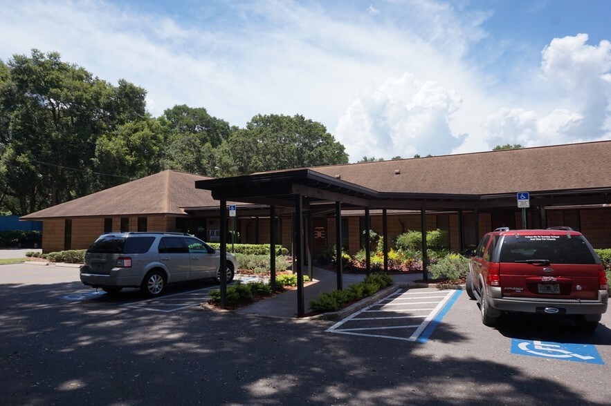 More Photos Of 908 S Parsons Ave, Brandon Medical For Lease