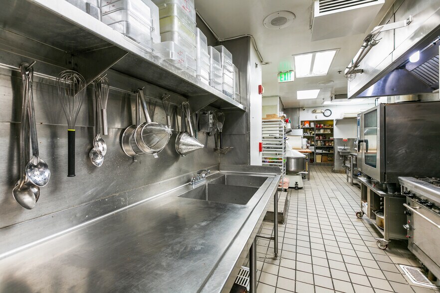 More Photos Of 534 S Myrtle Ave, Monrovia Restaurant For Lease