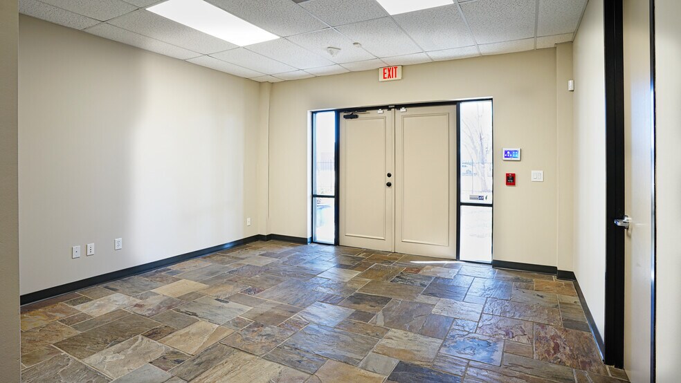 More Photos Of 5335 Brystone Dr, Houston Flex For Lease