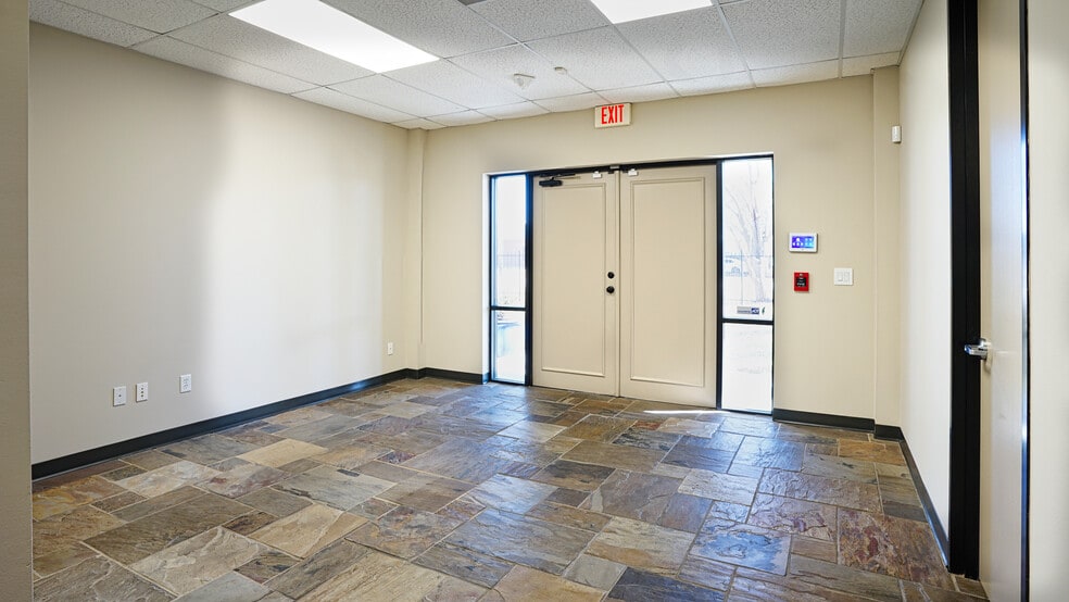 More Photos Of 5335 Brystone Dr, Houston Flex For Lease