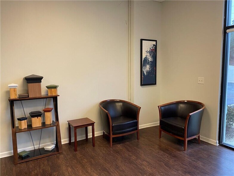 More Photos Of 2345 Sandifer Blvd, Westminster Showroom For Lease