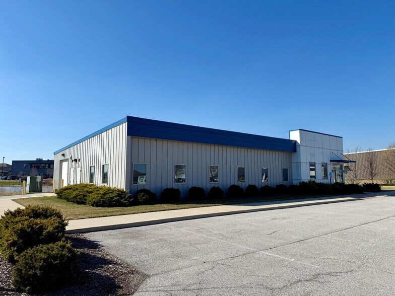 More Photos Of 950 Transport Dr, Valparaiso Flex For Lease