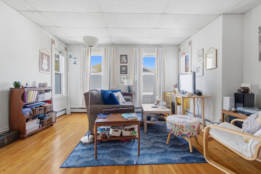 More Photos Of 37 Washington Ave, Waltham Multifamily For Sale