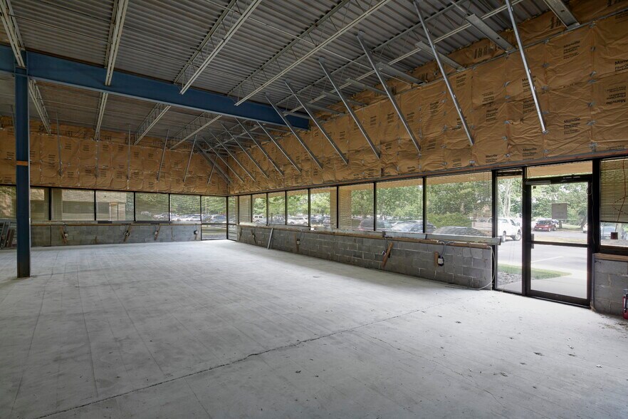 More Photos Of 3444 Quakerbridge Rd, Hamilton Unknown For Lease