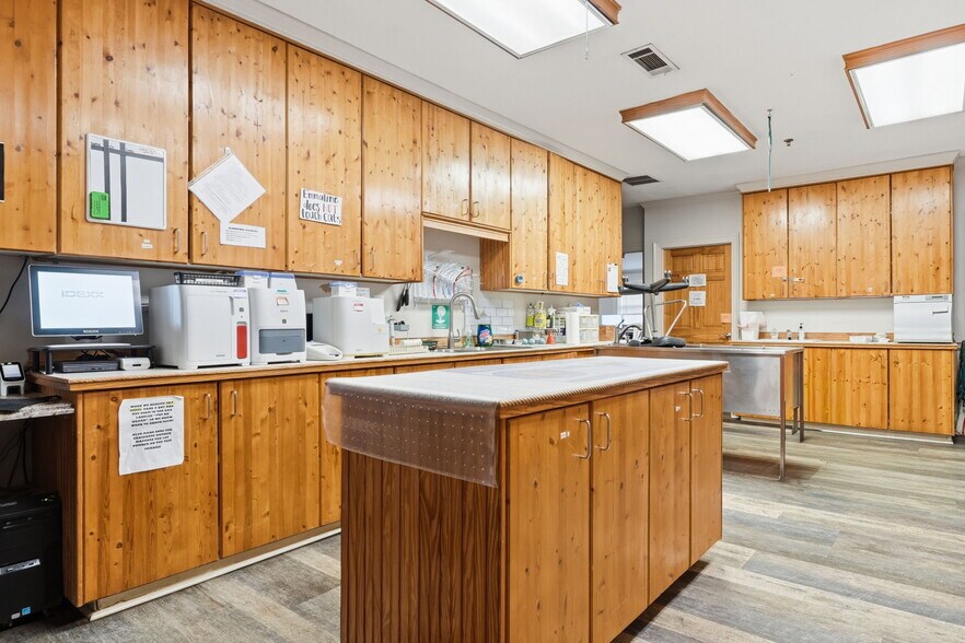 More Photos Of 2853 Lower Union Hill Rd, Canton Veterinarian Kennel For Sale