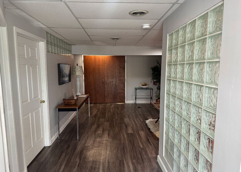 More Photos Of 9147 Watson Rd, Saint Louis Storefront Retail Office For Sale