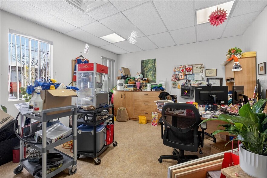 More Photos Of 11831 123 St NW, Edmonton Office For Sale