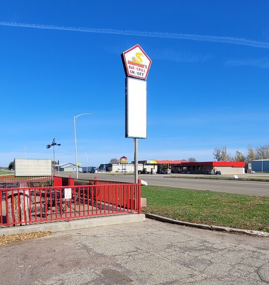 More Photos Of 209 N 5th Ave E, Truman Freestanding For Sale