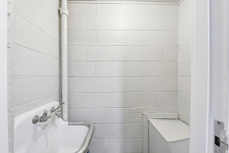 More Photos Of 224 E Broad St, Winder Medical For Sale