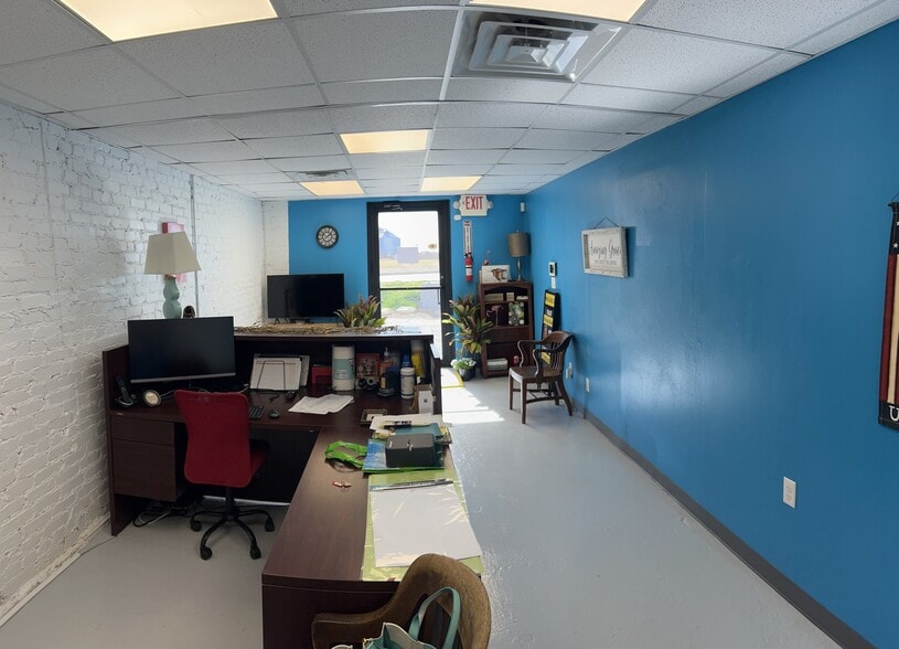 More Photos Of 209 E McLeroy Blvd, Saginaw Light Distribution For Lease
