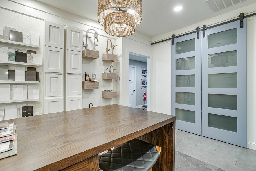 More Photos Of 5148 Vickery Loop E, Benbrook Light Manufacturing For Sale