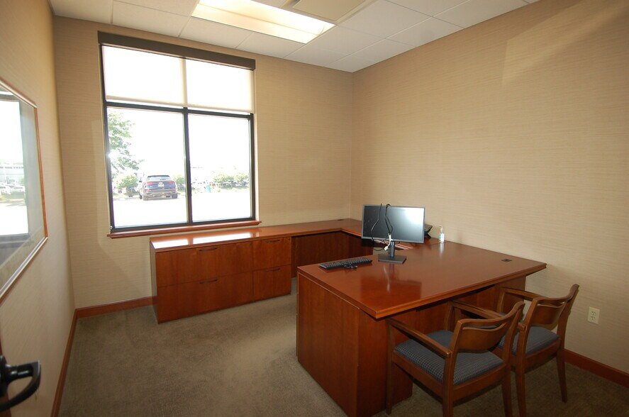 More Photos Of 640 Highway 1 W, Iowa City Office For Sale