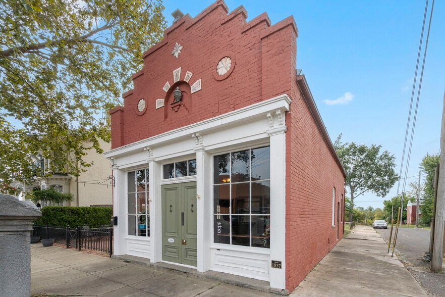 More Photos Of 901 Franklin Ave, Lexington General Retail For Sale