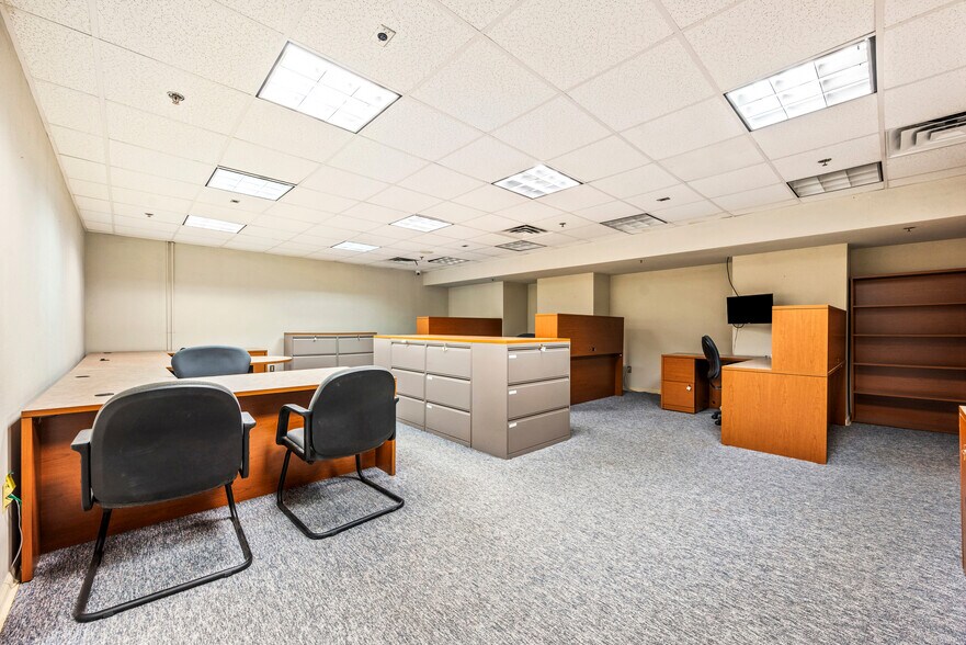 More Photos Of 5 Ilene Ct, Hillsborough Unknown For Lease