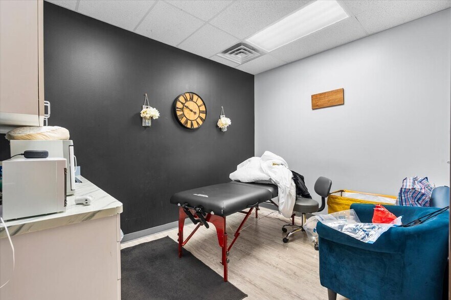 More Photos Of 28289-28315 Hoover Rd, Warren Medical For Lease