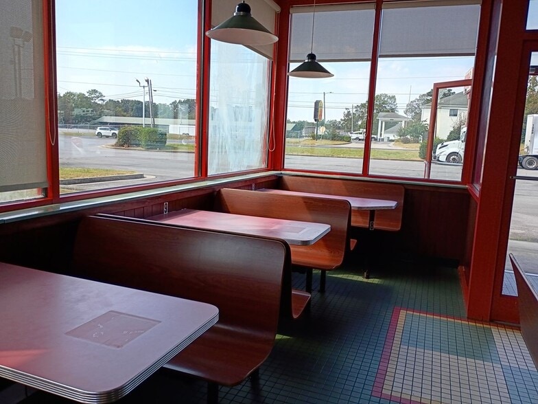 More Photos Of 612 S 3rd Ave, Chatsworth Restaurant For Lease