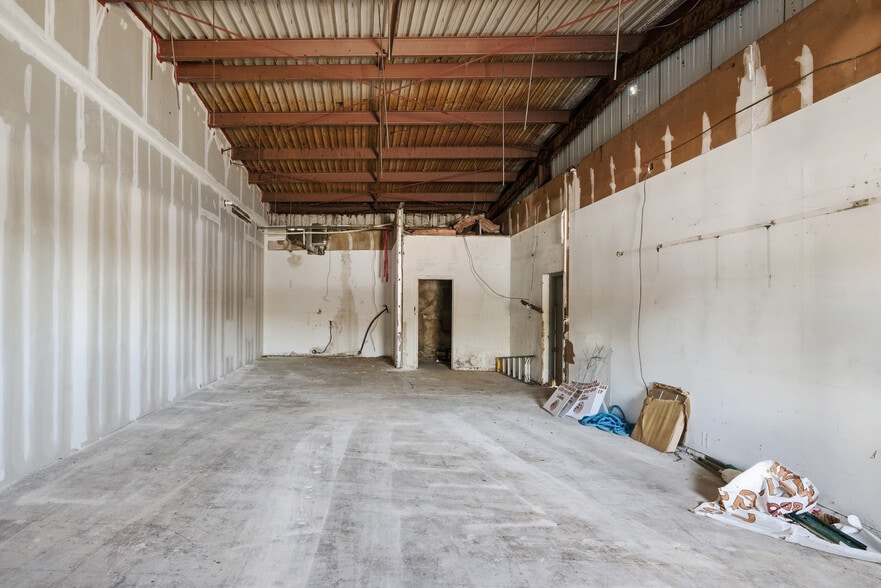 More Photos Of 5472-5486 Southern Maryland Blvd, Lothian Storefront For Sale