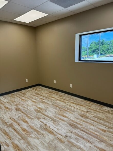 More Photos Of 300 Midridge Ln, Pelham Warehouse For Lease