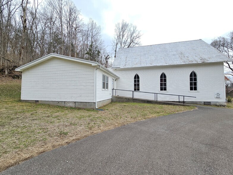 More Photos Of 1124 Leach rd, Cumberland Furnace Specialty For Sale