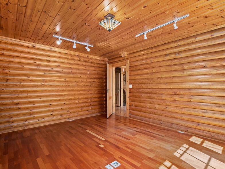 More Photos Of 1482 Russ Ave, Waynesville Office For Lease