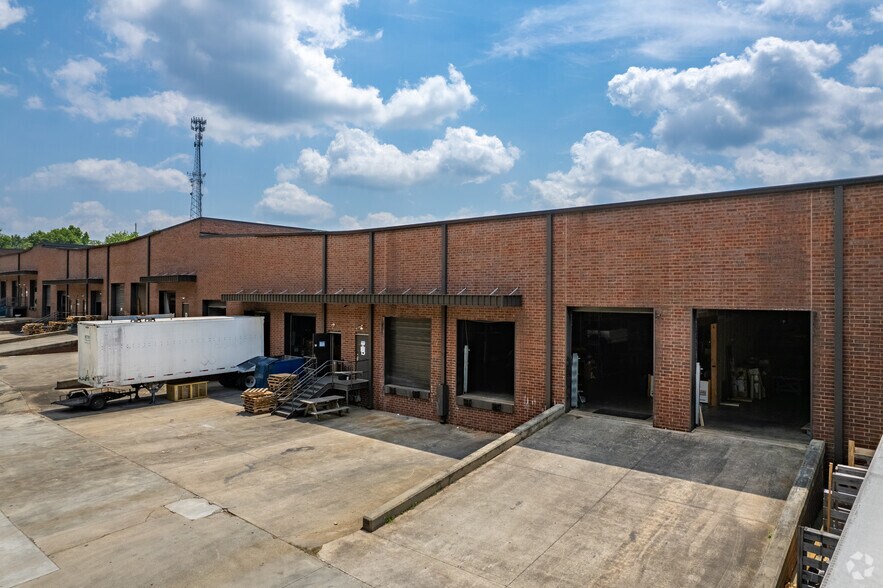 More Photos Of 450 Satellite Blvd NE, Suwanee Unknown For Lease