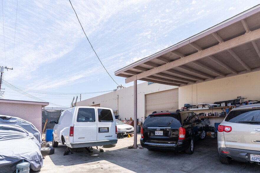 More Photos Of 931-945 W Hoover Ave, Orange Manufacturing For Sale