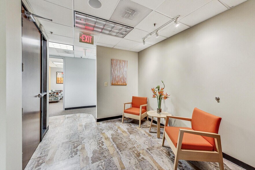 More Photos Of 10700 W Higgins Rd, Rosemont Office For Sale